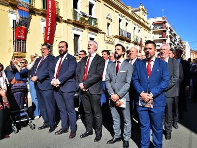 La Hermandad de la Virgen de la Sierra recorre las calles de Sevilla en su tradicional procesión de octubre