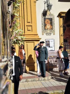 La Hermandad de la Virgen de la Sierra recorre las calles de Sevilla en su tradicional procesión de octubre